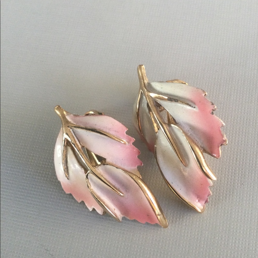 Vintage Clip-On Leaf Earrings - Picture 2 of 7